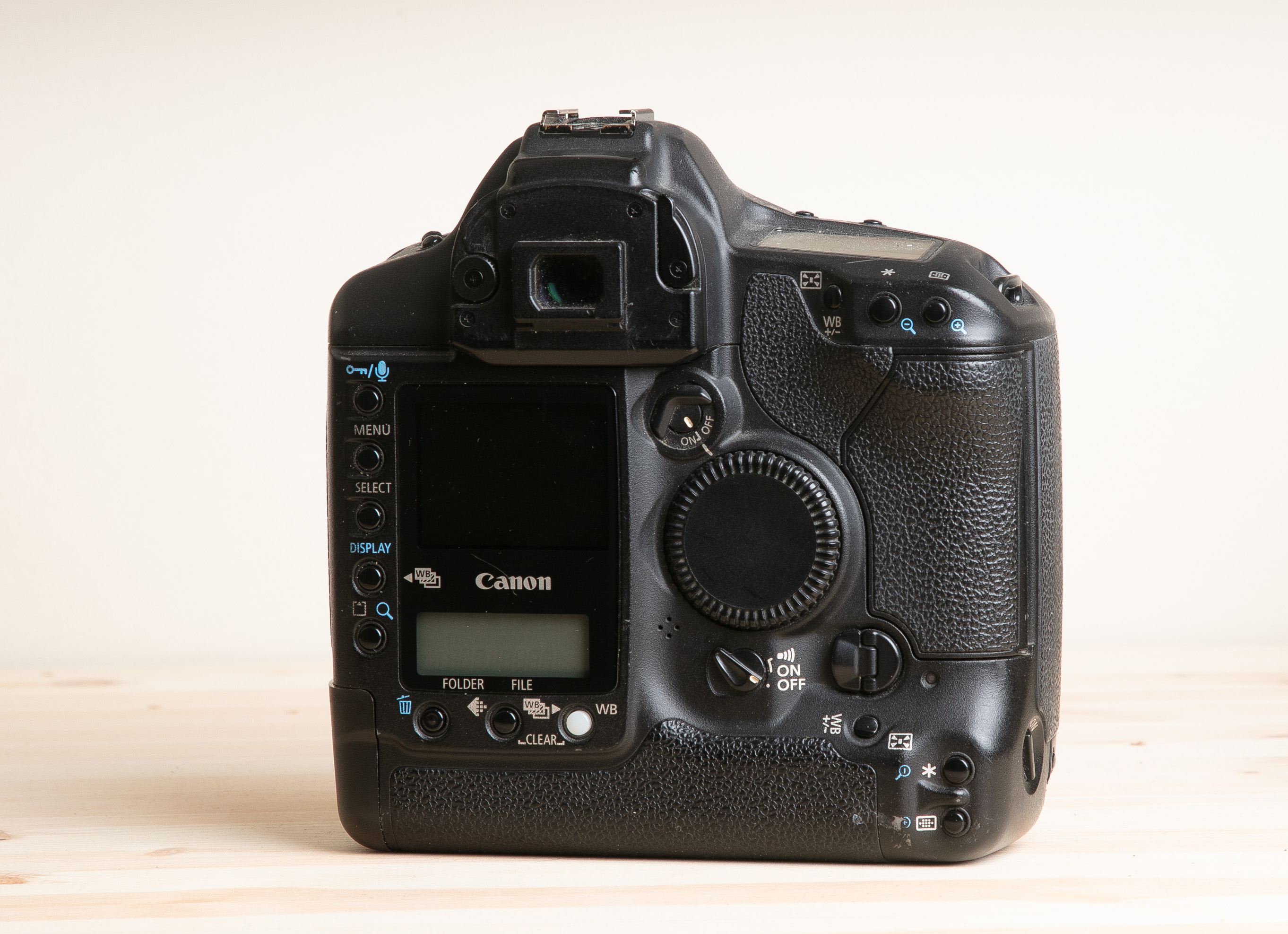 CANON EOS-1 D Mark II  2