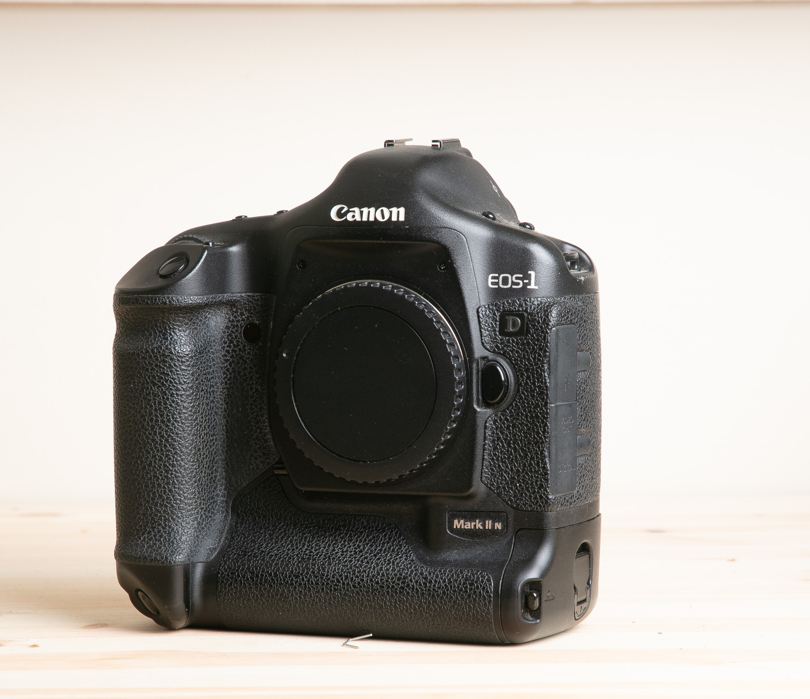 CANON  EOS-1 D Mark II N  