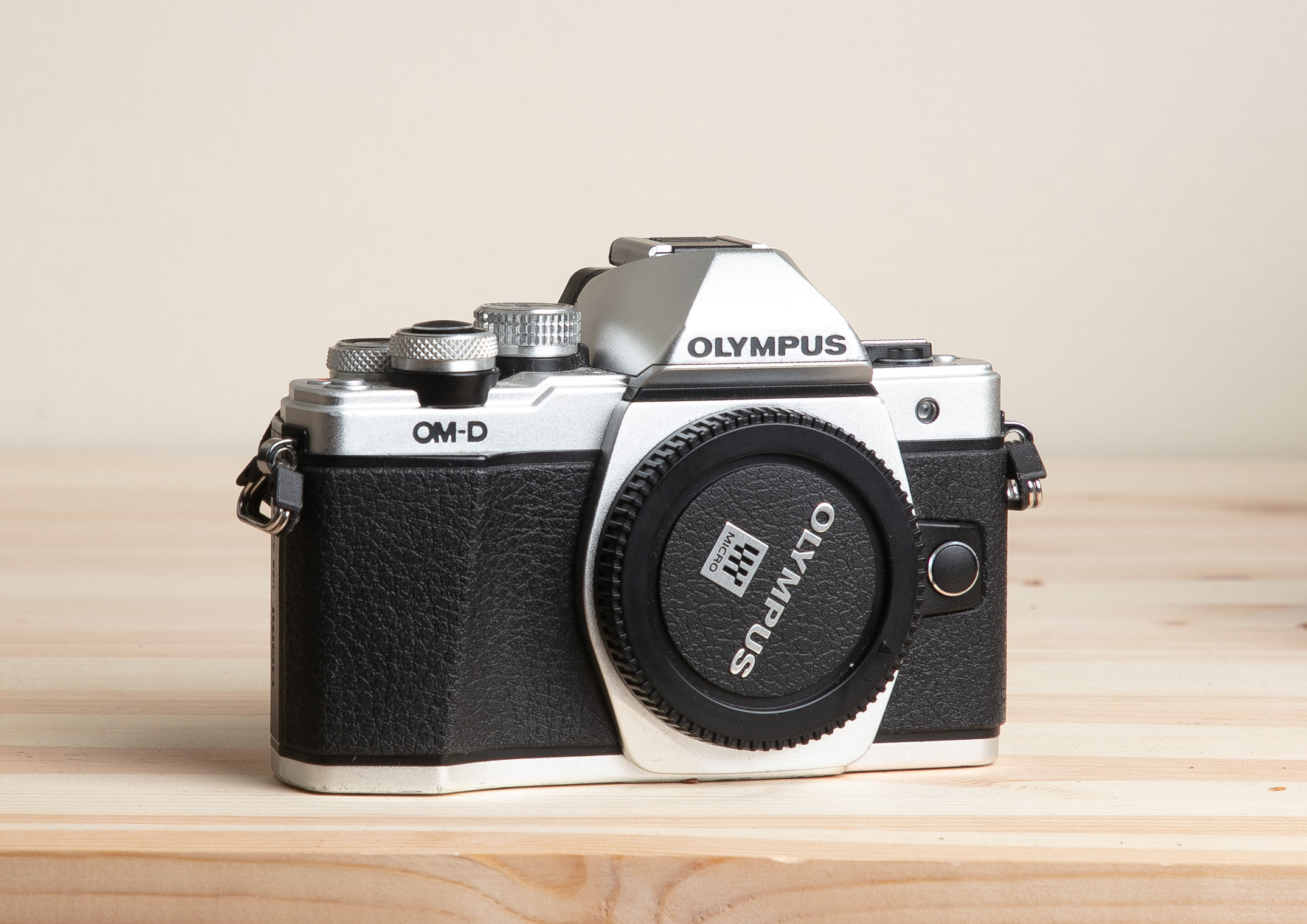 OLYMPUS OM-D E-M10 II