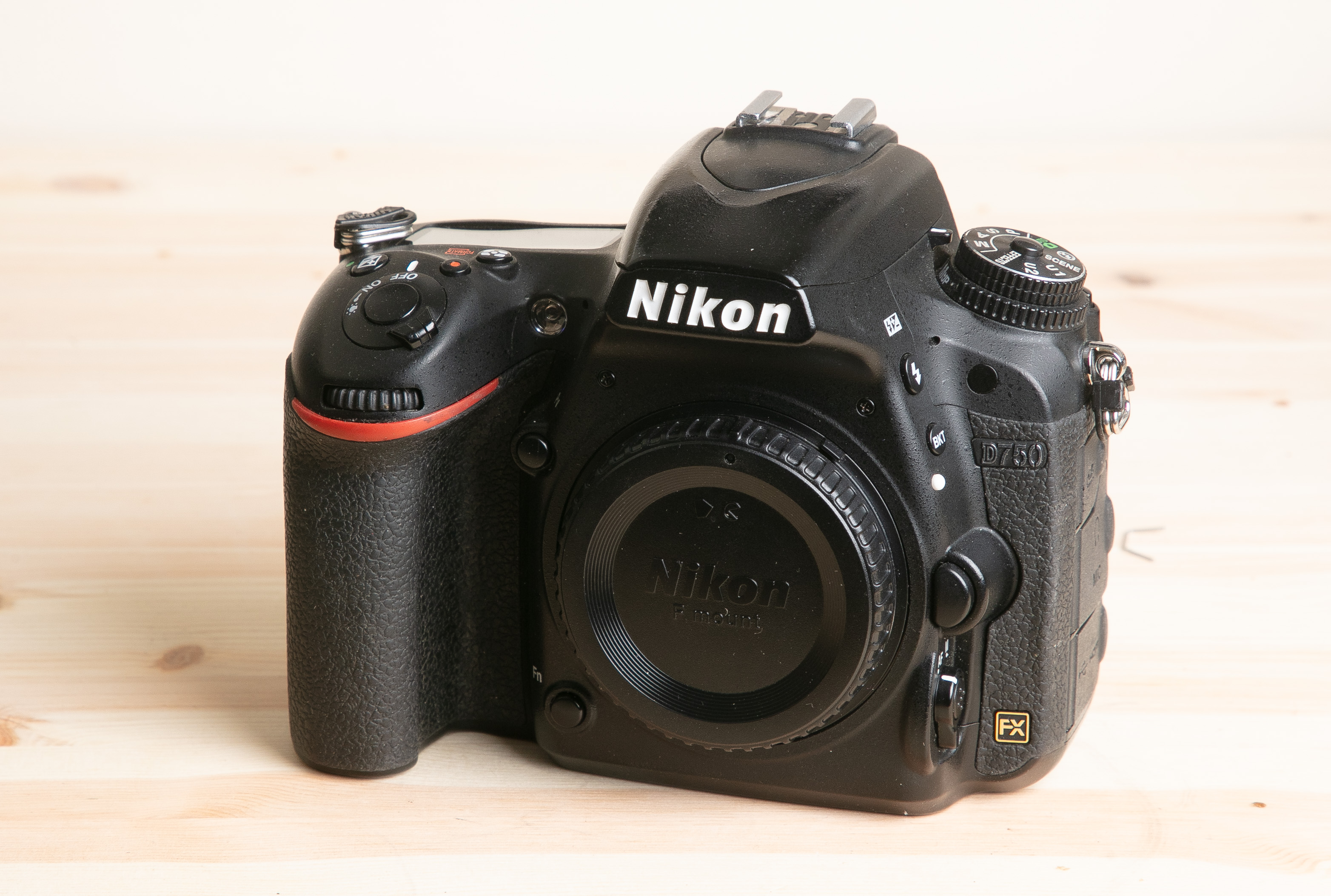 NIKON D750
