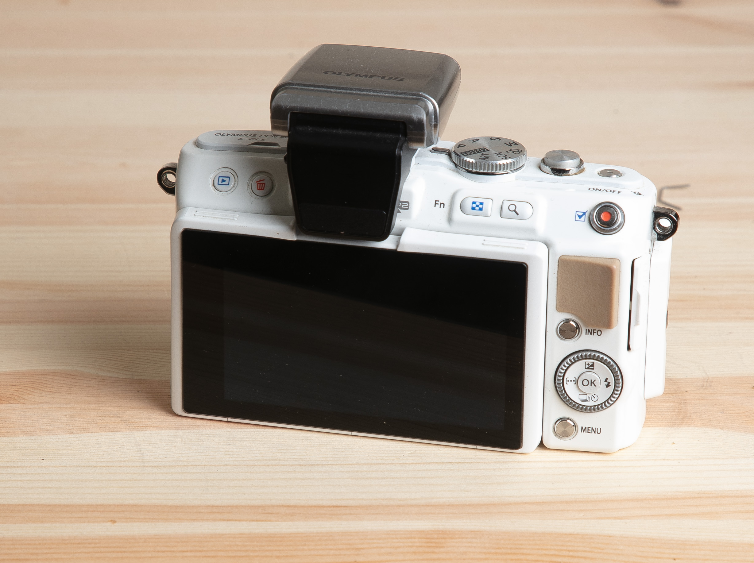 OLYMPUS PEN LITE E-PL5 2