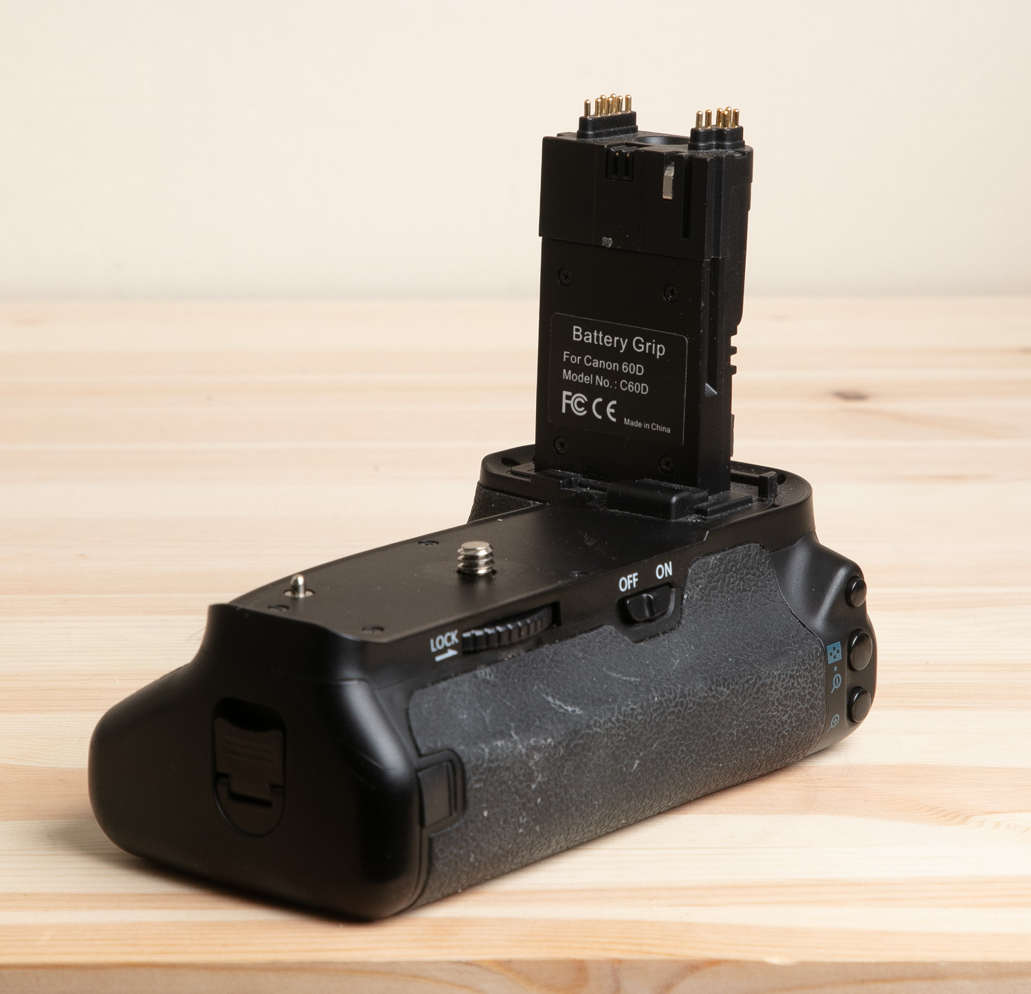 CANON C60D BATTERYGRIP 3