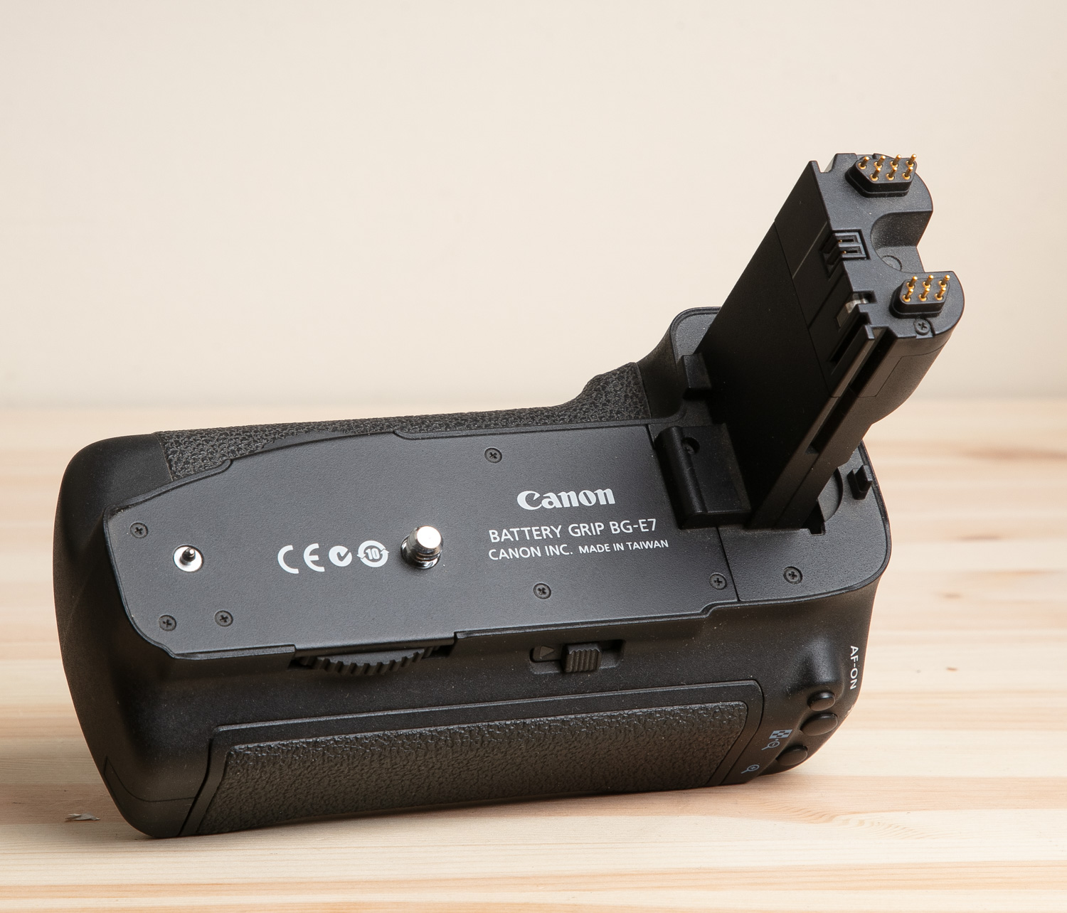 CANON BATTERYGRIP BG-E7 3