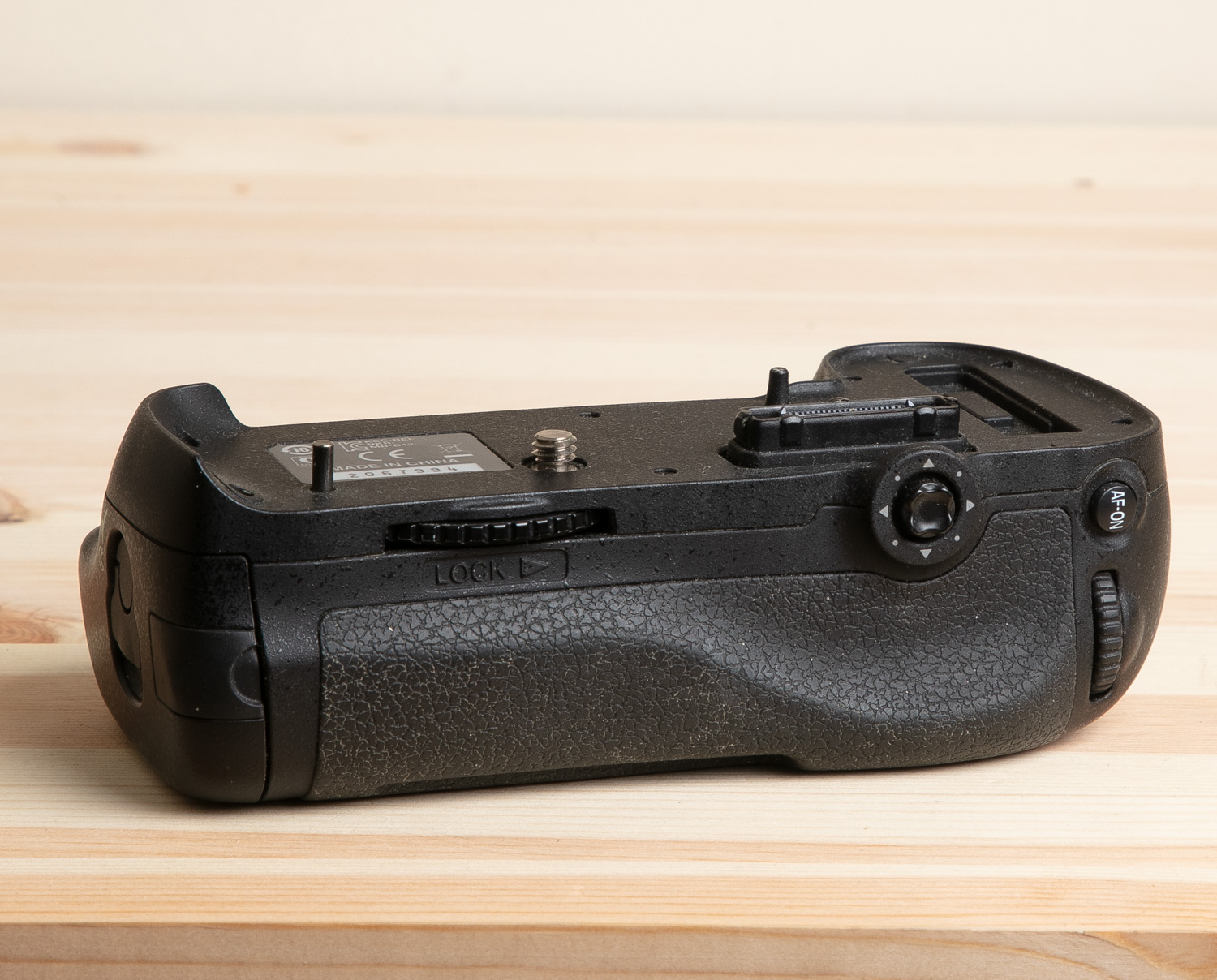 MB-D12 AKKUKAHVA NIKONKAMEROILLE