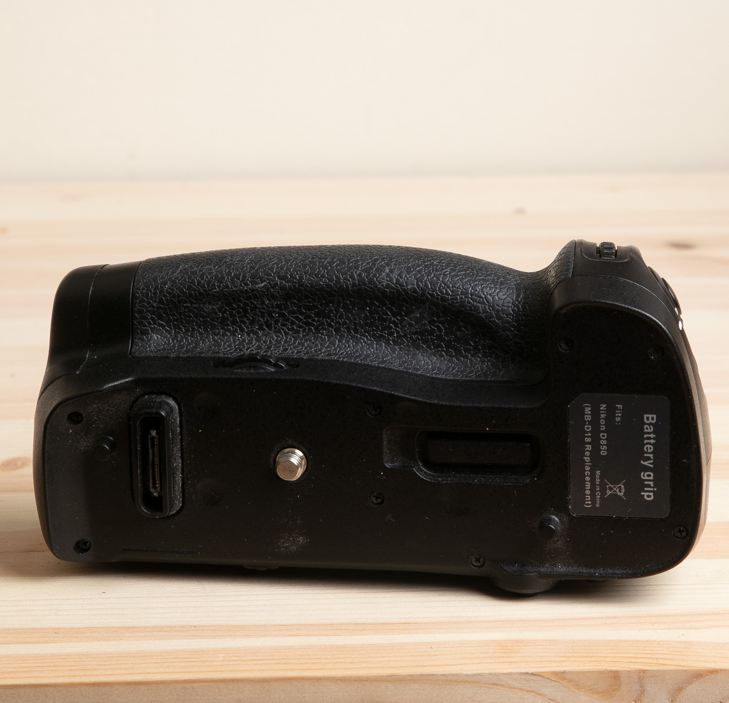 MB-D18 BATTERYGRIP FOR NIKON 2