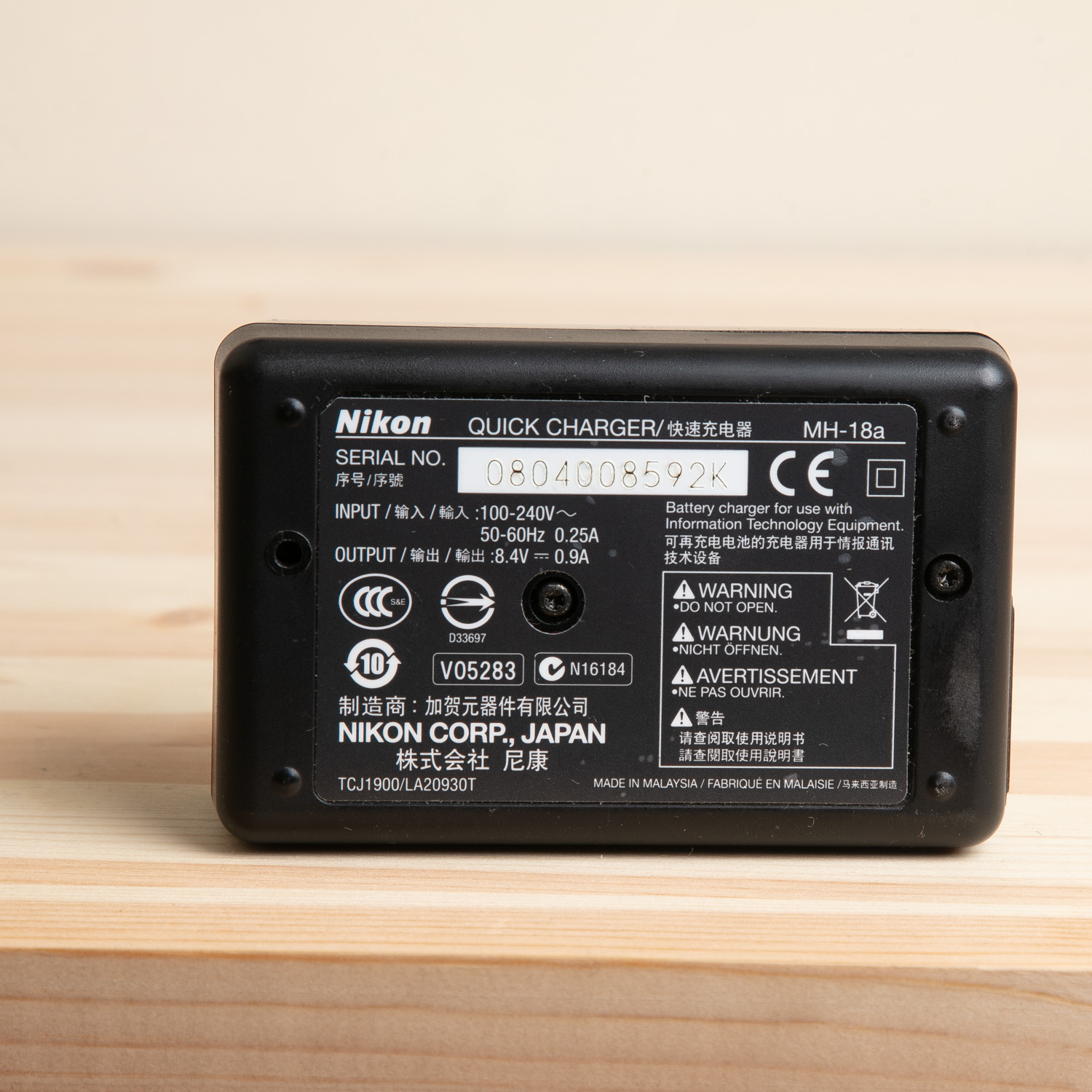 NIKON MH-18a LATURI 2