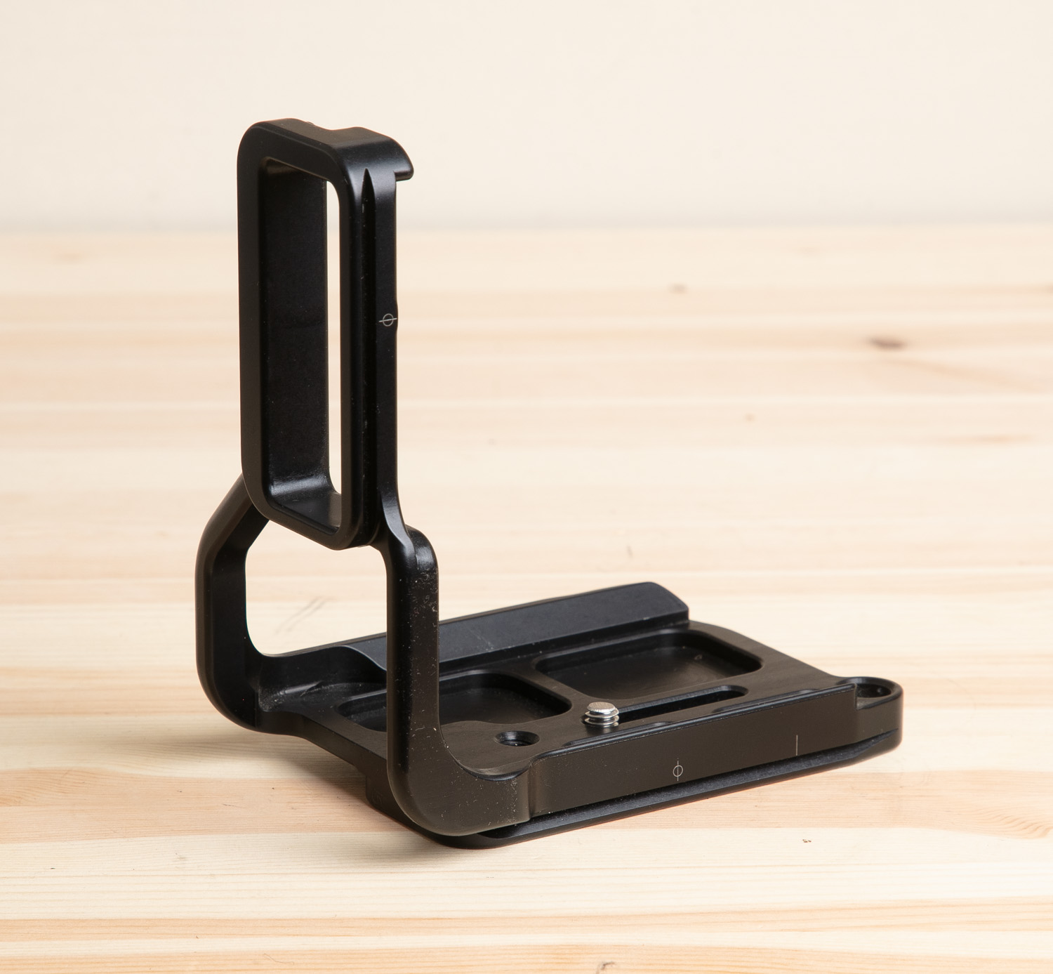 RRS-L-PLATE FOR FUJIFILM X-H1 BATTERYGRIP 2